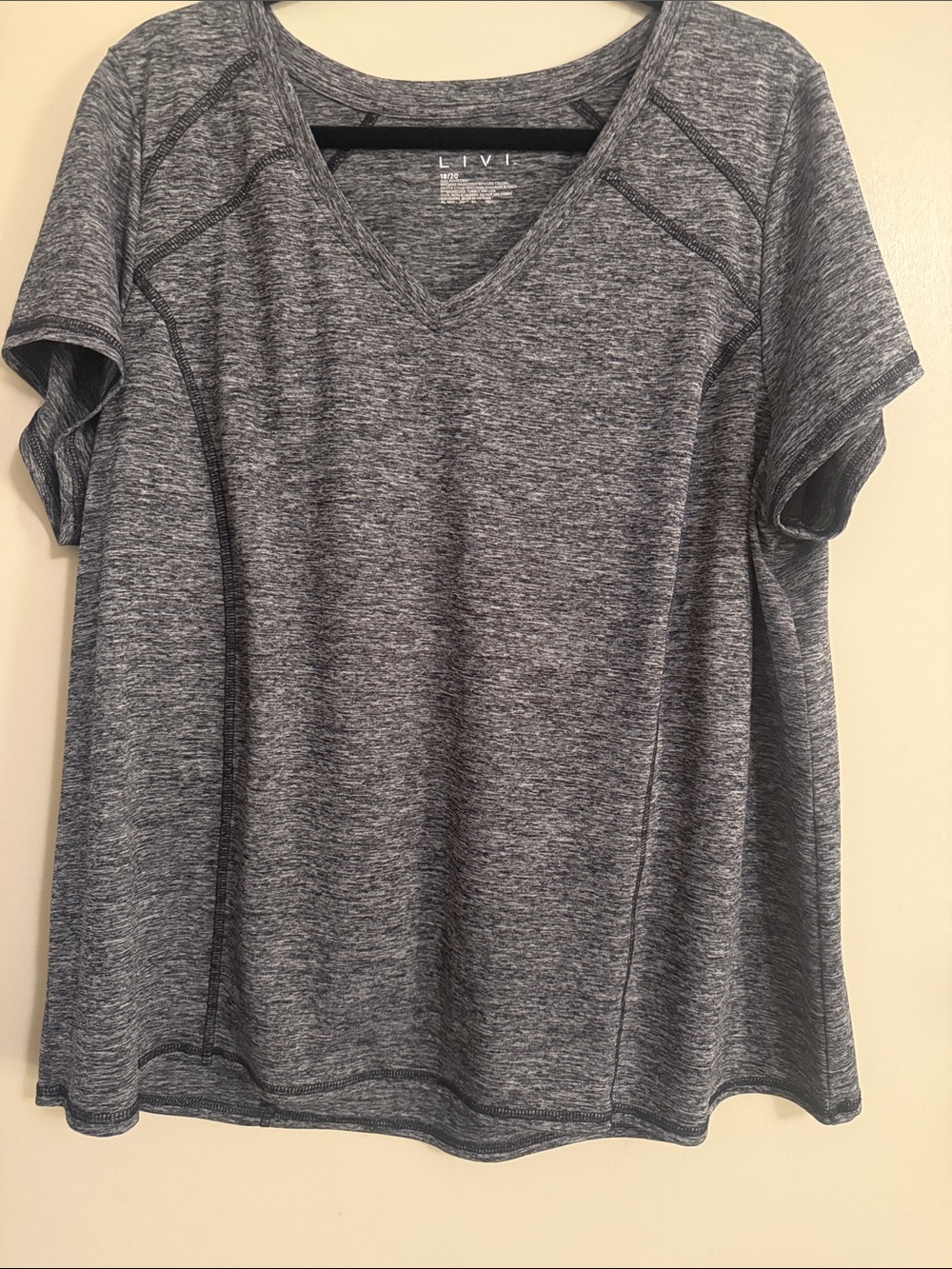 LEVI V-Neck Short Sleeve Tee in Gray Heather